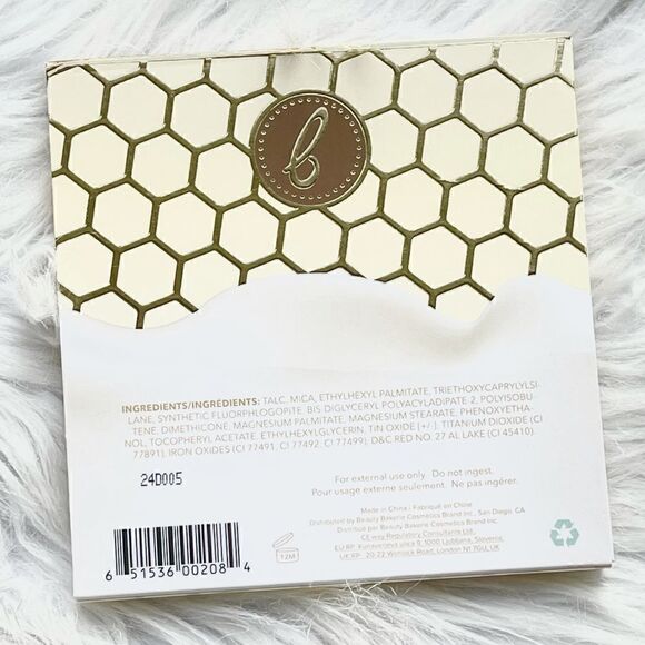 NIB Milk and Honey Highlighter Palette NEW - Picture 4 of 6